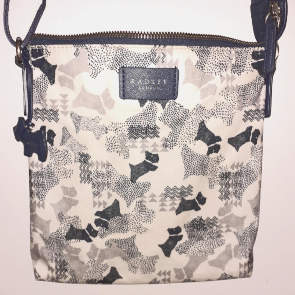 Radley London crossbody with Navy Strap & Scotties. EUC'